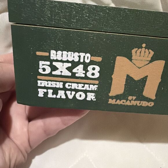 Macanese Dominican Wooden Cigar Box 8.5x6x2.25” - Picture 3 of 7